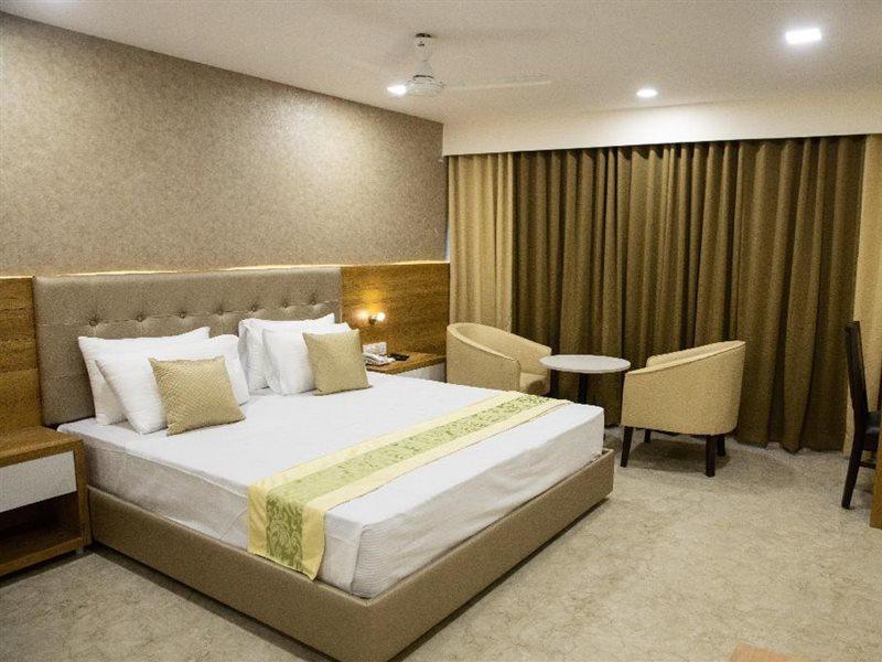 Hotel Grace Galaxy Bombaj Zewnętrze zdjęcie