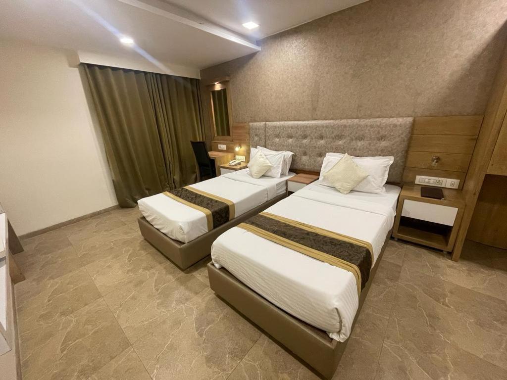 Hotel Grace Galaxy Bombaj Zewnętrze zdjęcie