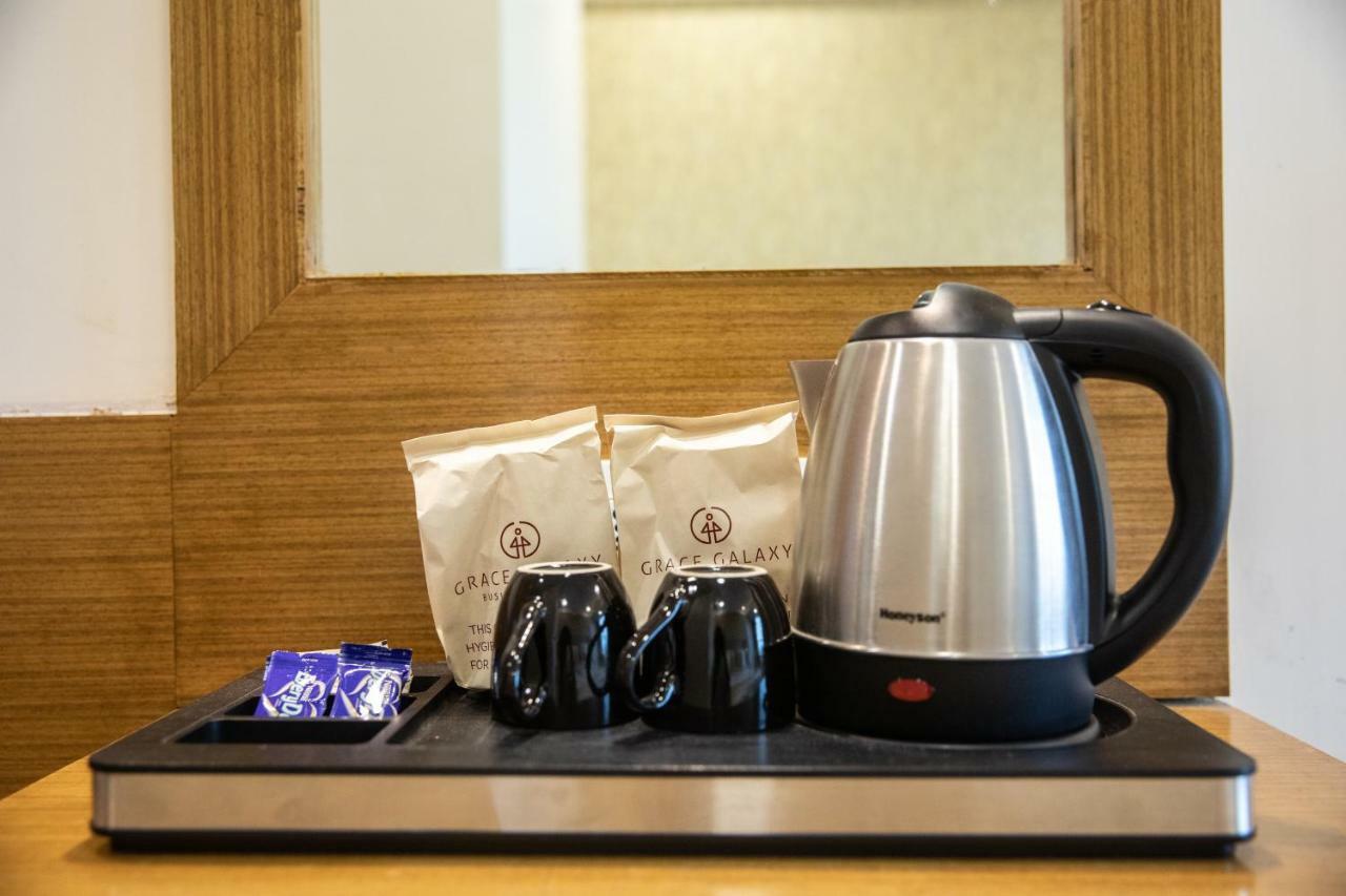 Hotel Grace Galaxy Bombaj Zewnętrze zdjęcie