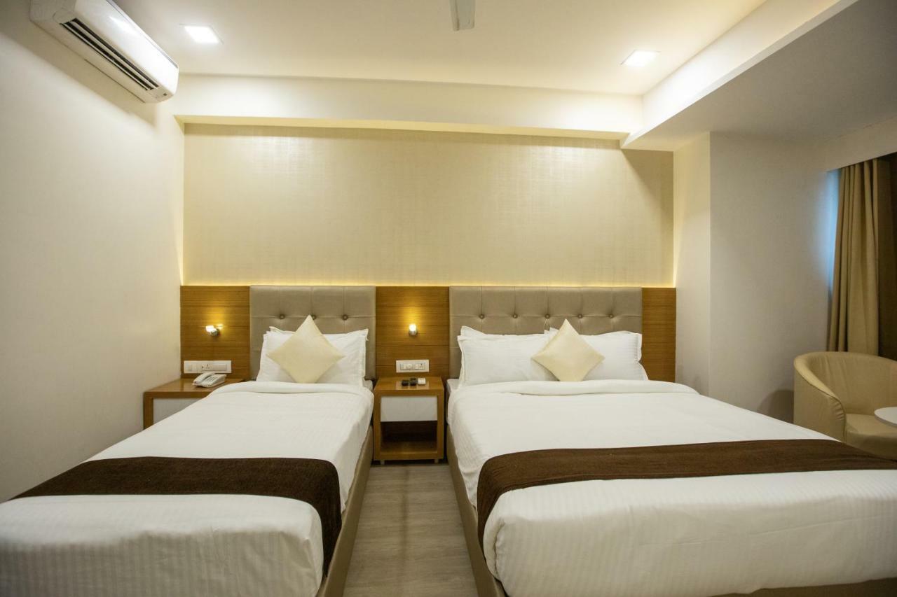 Hotel Grace Galaxy Bombaj Zewnętrze zdjęcie