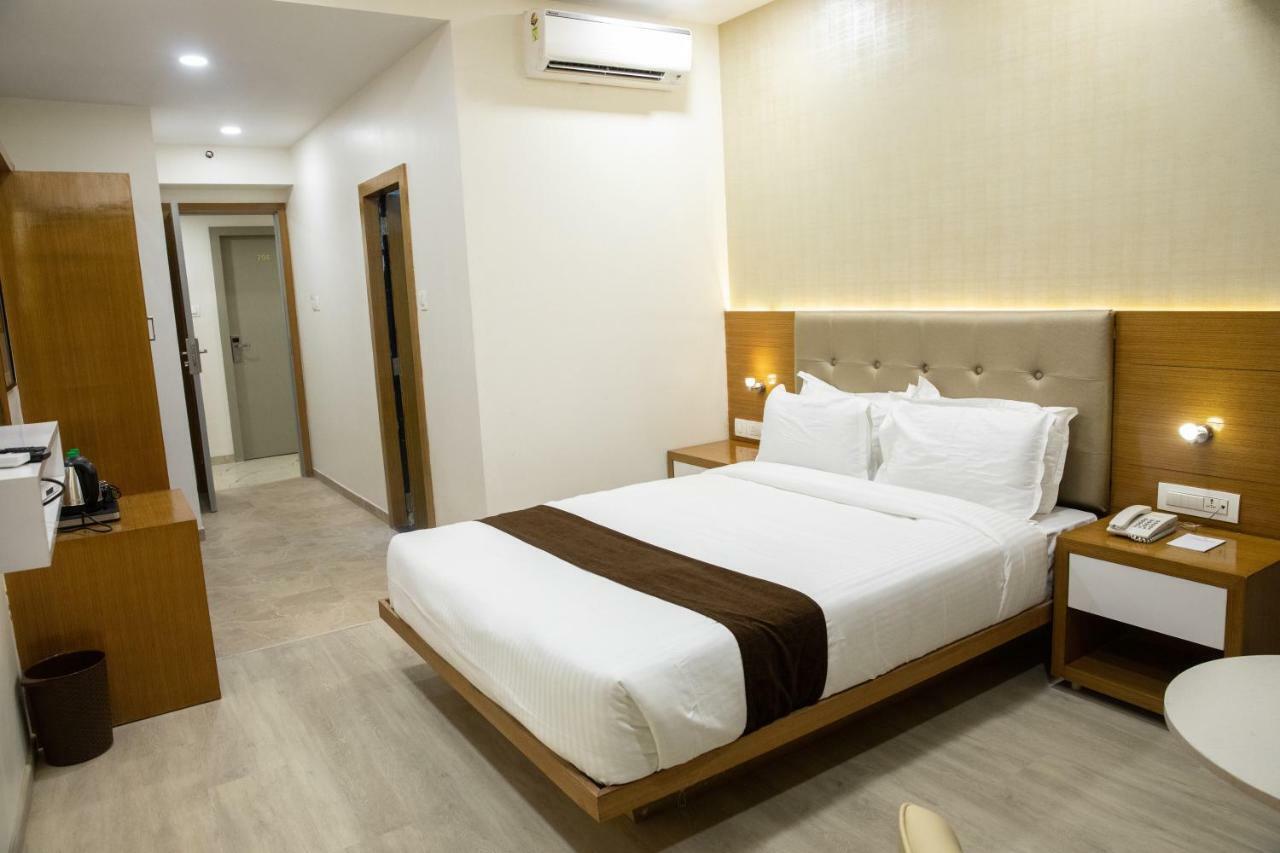 Hotel Grace Galaxy Bombaj Zewnętrze zdjęcie